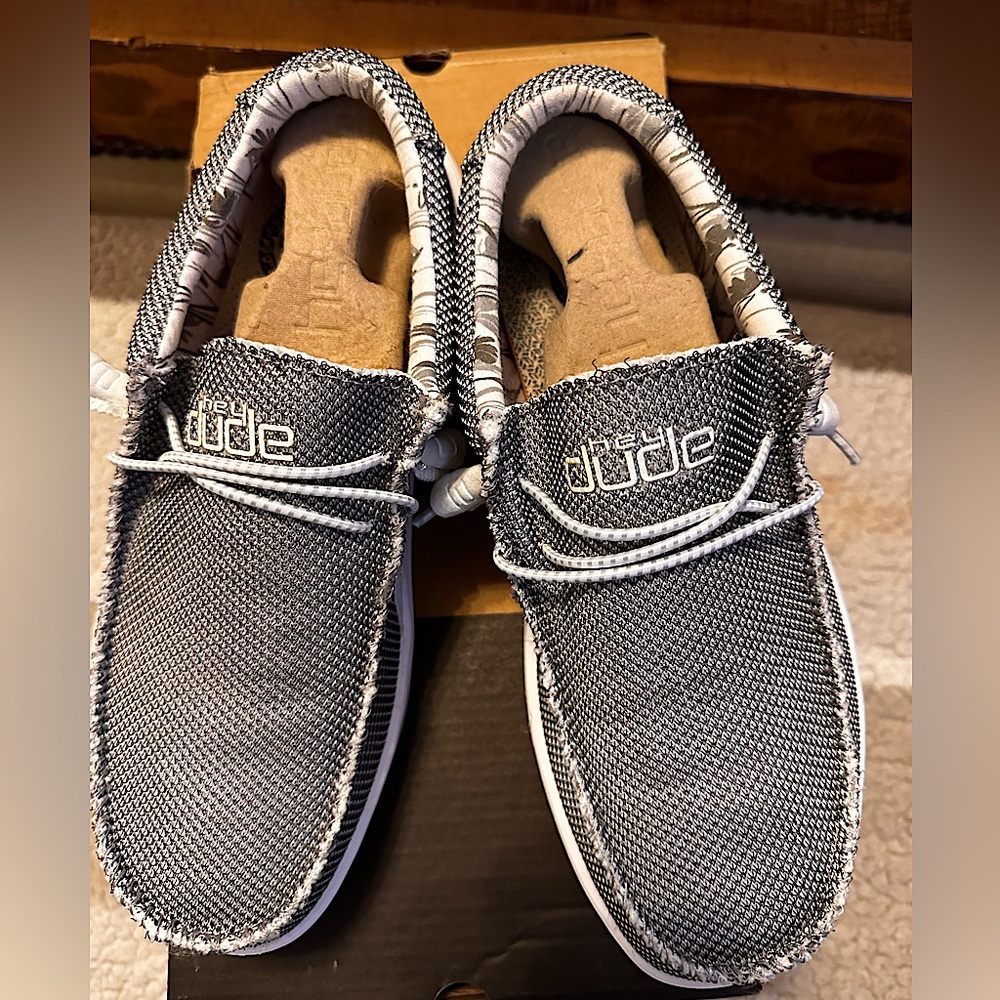 Hey Dude Shoes Size 7 UNISEX